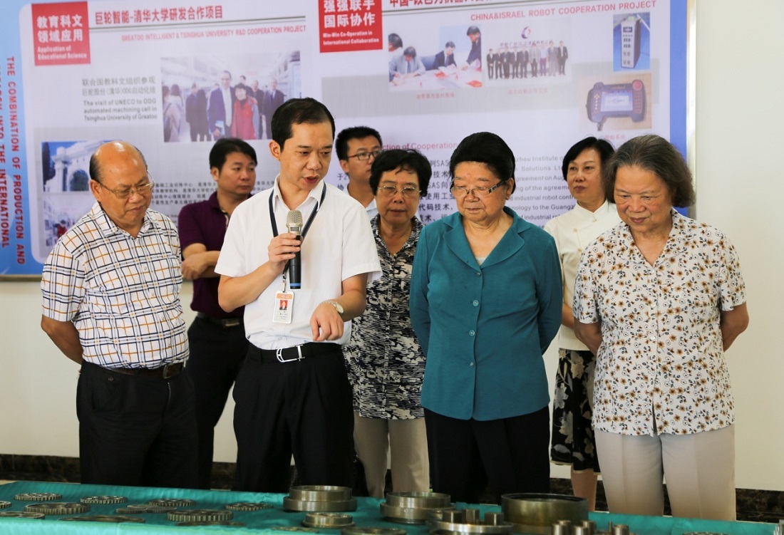 Leaders of China Cares for the Next Generation Working Committee and National RedTourism Office as well as the Director of Guangdong Province Committeefor the Wellbeing of the Youth ,Zhang Guoying and HerEntourage Visitedthe RobotofGreatoo