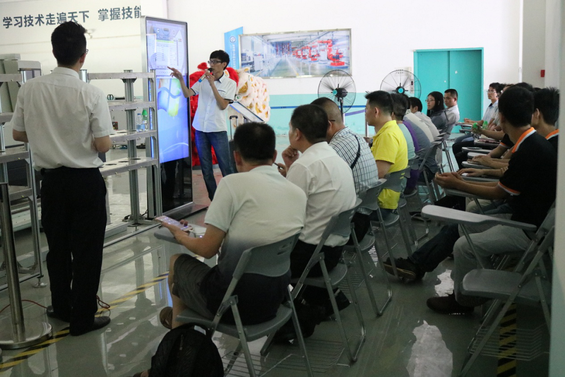 To Learn the Industrial Robots and Experience the Process of Automatic Production -- Greatoo Intelligent (Chang’an) Technical Service Center Worked Together With DGUT Chang'an College to Carry Out the Industrial Robot Classes
